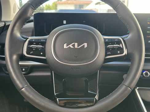 Used 2025 Kia Carnival SX Prestige FWD image 24