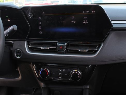 Used 2025 Chevrolet TrailBlazer LT AWD/4WD image 12