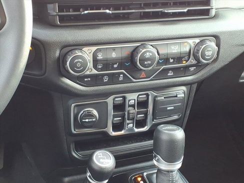 New 2025 Jeep Gladiator Sport image 9