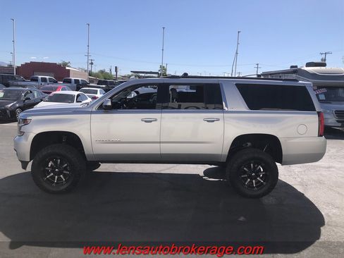 Used 2019 Chevrolet Suburban LT image 5