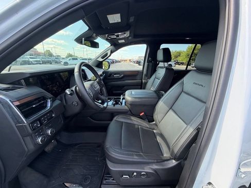 Used 2026 GMC Yukon Denali w/ Sun & Power Step Package AWD/4WD image 3