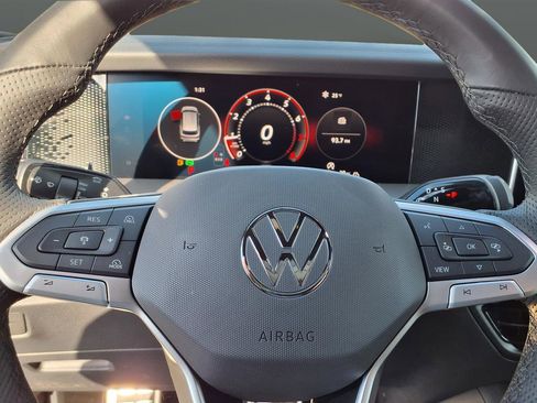 New 2026 Volkswagen Tiguan SE R-Line AWD/4WD image 36
