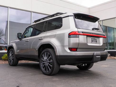 Used 2024 Lexus GX 550 w/ Cold Area Package AWD/4WD image 7