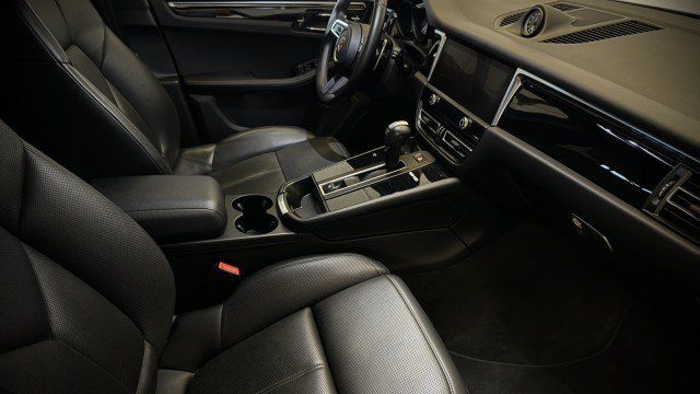Used 2023 Porsche Macan S AWD/4WD image 18
