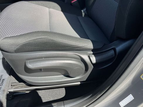 Used 2025 Kia Soul LX w/ LX Technology Package FWD image 22