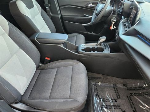 Used 2024 Chevrolet Trax LS w/ LS Convenience Package FWD image 18