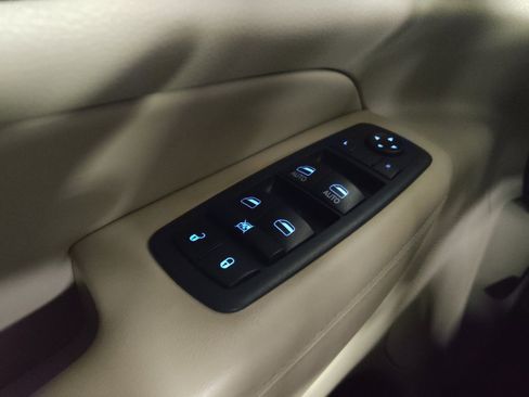 Used 2019 Jeep Grand Cherokee Laredo AWD/4WD image 27