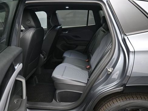 New 2026 Volkswagen Tiguan SE R-Line FWD image 11