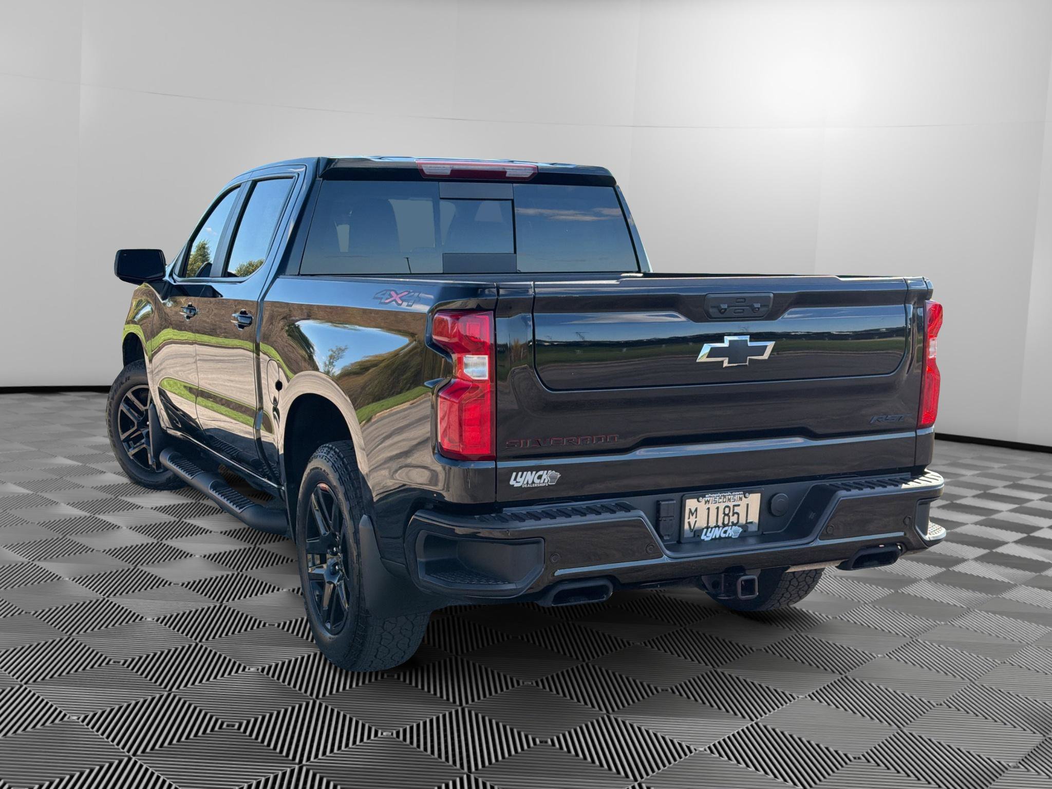 Used 2026 Chevrolet Silverado 1500 RST w/ Redline Edition AWD/4WD image 2