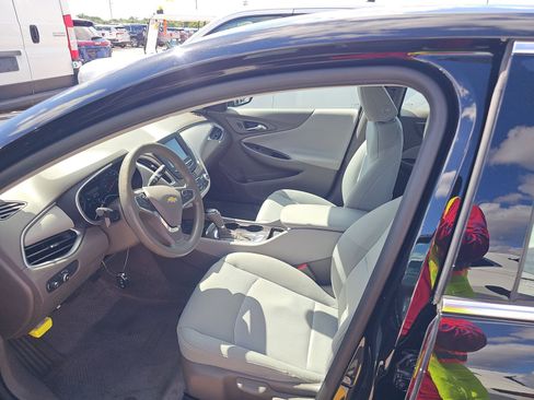 Used 2018 Chevrolet Malibu LS FWD image 5