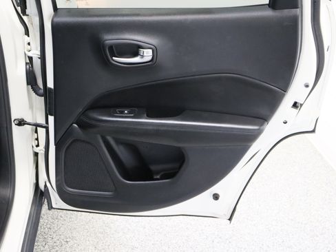 Used 2019 Jeep Compass Latitude FWD image 29