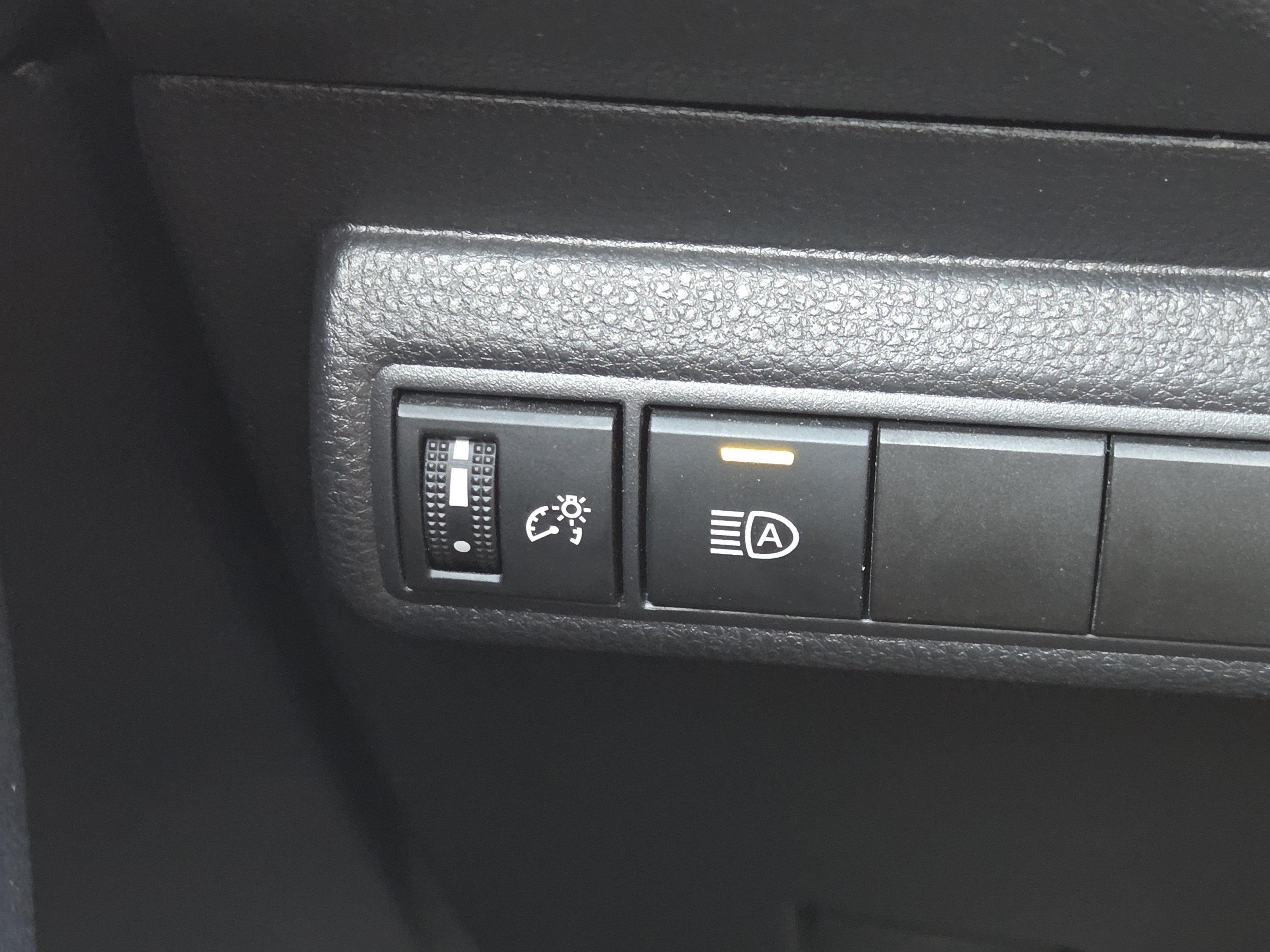 Used 2025 Toyota Corolla LE FWD image 33