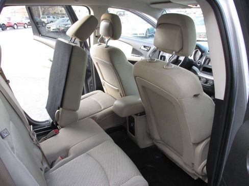 Used 2015 Dodge Journey SXT w/ Flexible Seating Group FWD image 18