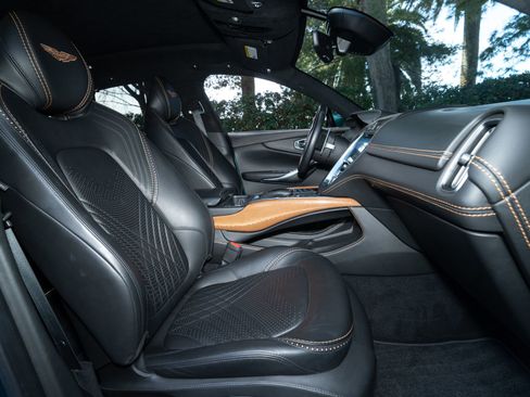 Used 2021 Aston Martin DBX AWD/4WD image 21