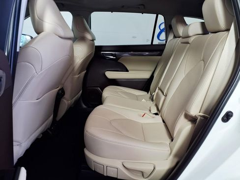 Used 2021 Toyota Highlander Limited image 8