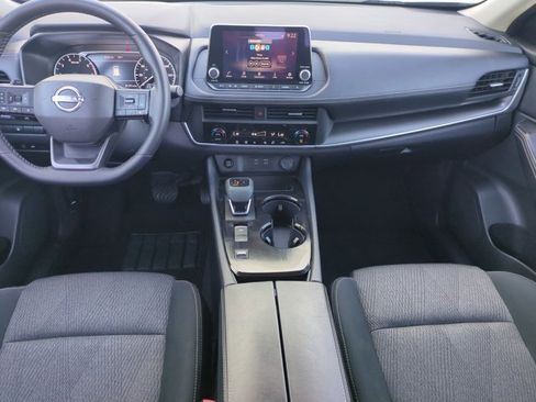 Used 2025 Nissan Rogue SV image 17