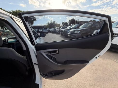 Used 2016 Hyundai Elantra SE FWD image 27