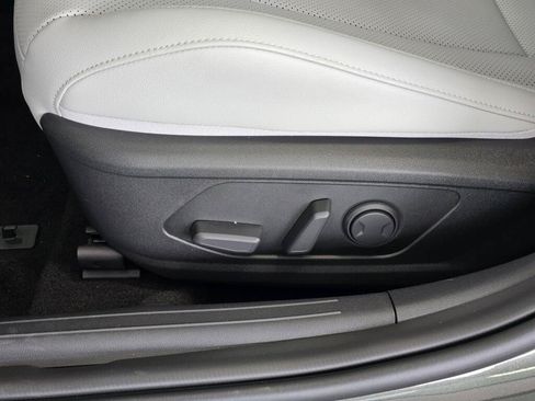 New 2026 Hyundai Elantra Limited FWD image 18