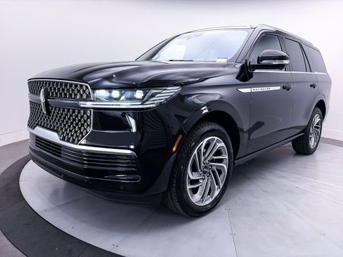 Used 2025 Lincoln Navigator Reserve AWD/4WD image 15