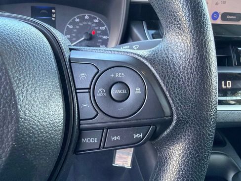 Used 2025 Toyota Corolla LE FWD image 12
