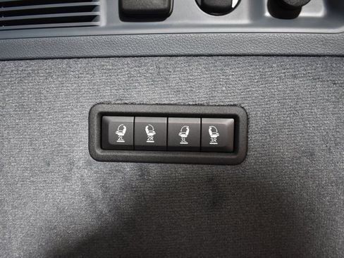 Used 2022 Jeep Grand Wagoneer Series II AWD/4WD image 22