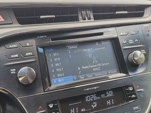 Used 2018 Toyota Avalon XLE image 23