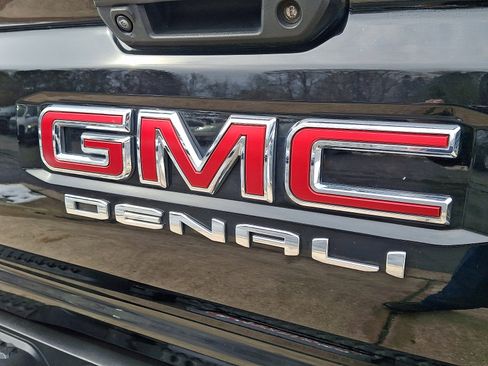 Used 2023 GMC Canyon Denali w/ Denali Black Edition image 32