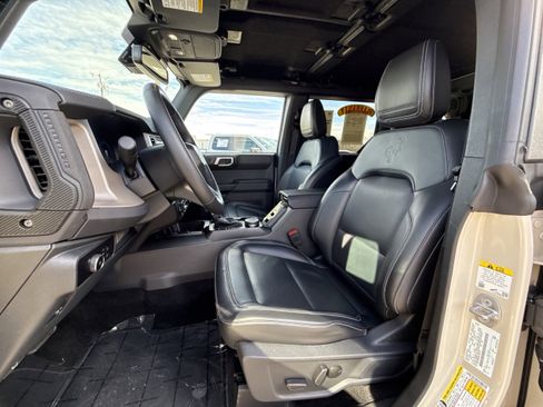 Used 2025 Ford Bronco Outer Banks image 9