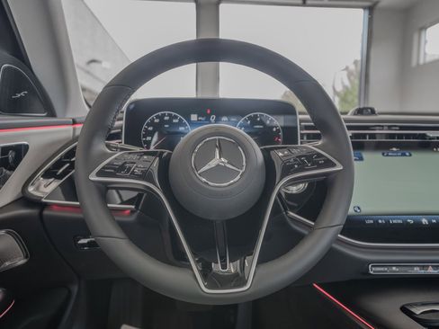 Used 2026 Mercedes-Benz E 350 4MATIC Sedan image 9