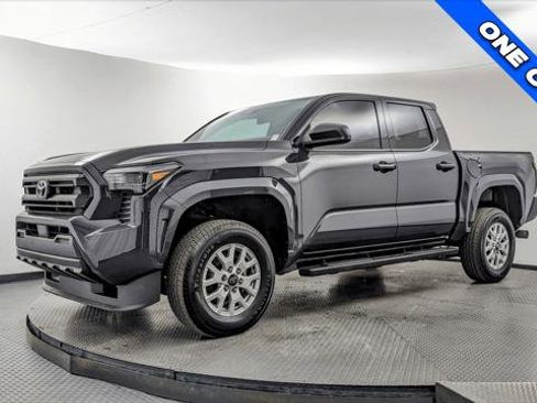 Used 2025 Toyota Tacoma SR image 2