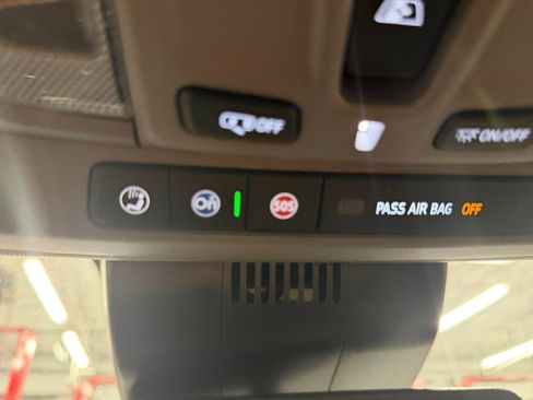 Used 2025 Chevrolet Silverado 1500 LTZ AWD/4WD image 36