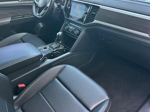 Used 2023 Volkswagen Atlas SE w/ Panoramic Sunroof Package FWD image 17