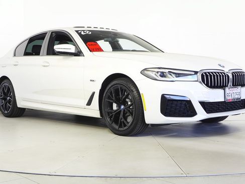 Used 2023 BMW 530e w/ M Sport Package RWD image 4