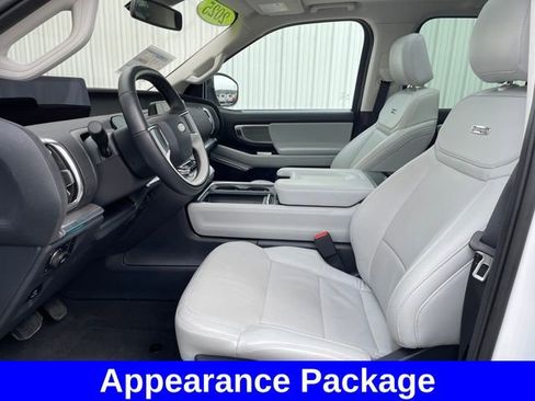 Used 2025 Ford Expedition Platinum image 9