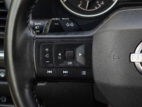 Used 2025 Nissan Rogue SV FWD image 19