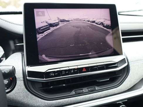 Used 2024 Jeep Compass Latitude image 22