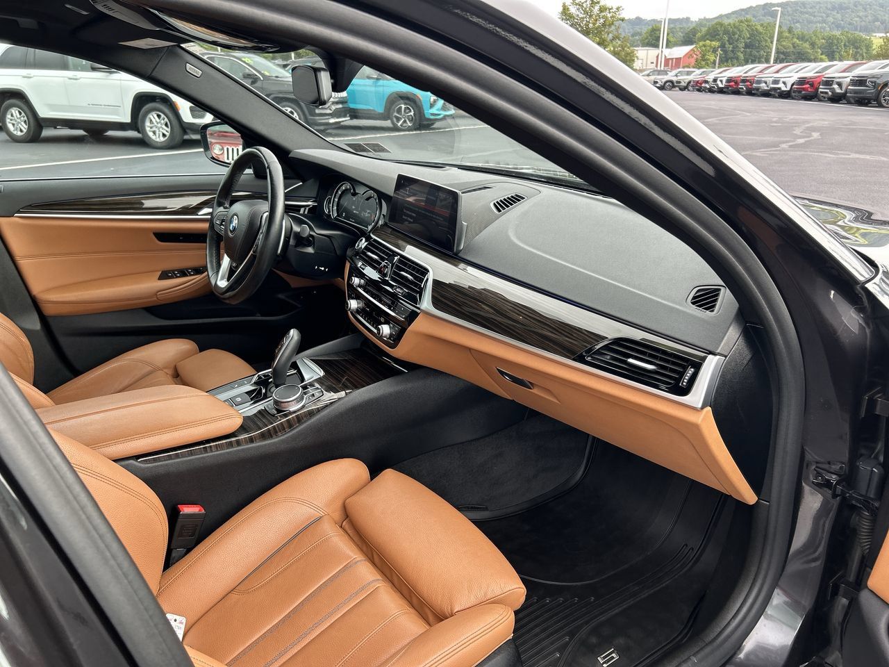Used 2019 BMW 530e xDrive w/ Convenience Package AWD/4WD image 19