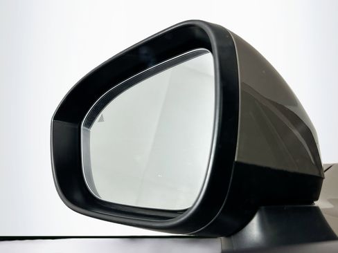 Used 2025 Nissan Rogue SV image 16