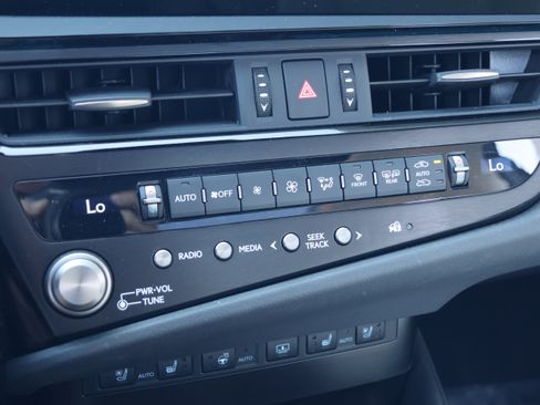 Used 2024 Lexus ES 350 Ultra Luxury w/ Accessory Package (Z2) FWD image 27