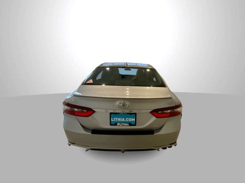 Used 2022 Toyota Camry SE image 7