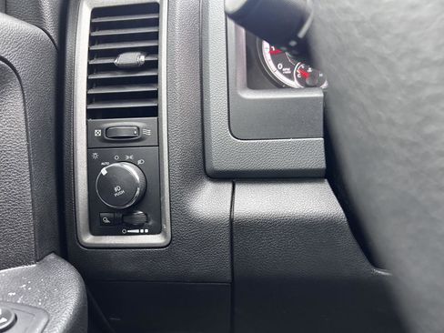 Used 2018 RAM 1500 Express image 23