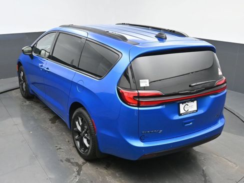 New 2026 Chrysler Pacifica Select w/ S Appearance Package AWD/4WD image 41