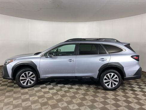 Used 2023 Subaru Outback Premium image 9