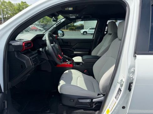 Used 2025 Toyota 4Runner SR5 AWD/4WD image 10