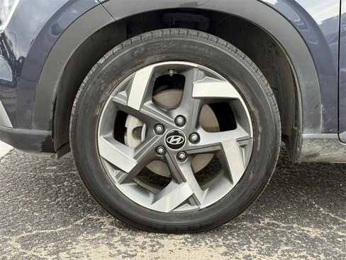 Used 2022 Hyundai Venue Limited image 9