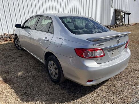 Used 2011 Toyota Corolla LE image 3