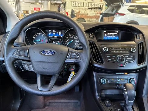 Used 2018 Ford Focus SE FWD image 14