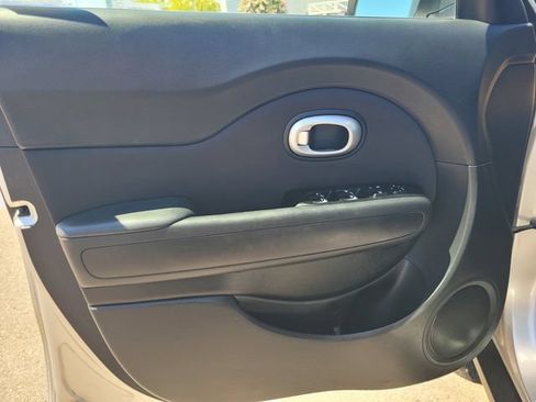 Used 2017 Kia Soul + FWD image 18