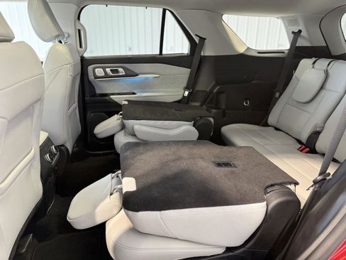 Certified 2025 Ford Explorer Platinum w/ Ultimate Package image 27