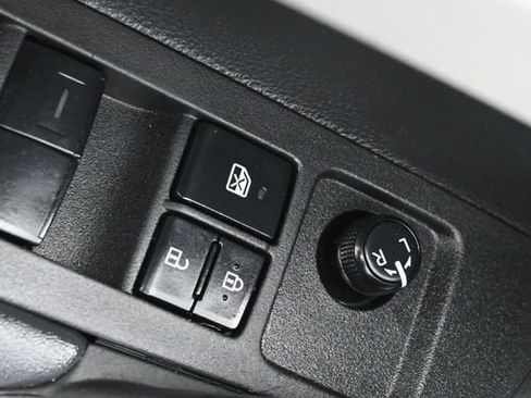 Used 2022 Toyota Corolla Cross L AWD/4WD image 11